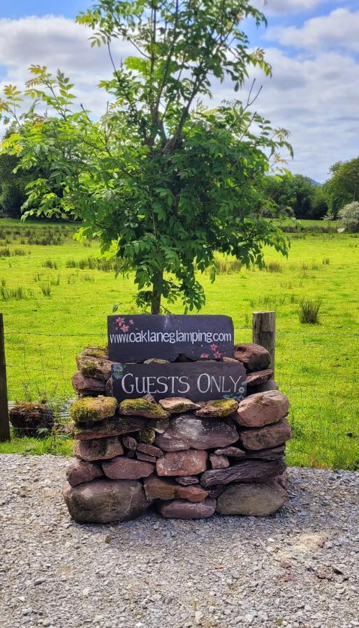 Oaklane Glamping Cabins ケンメア エクステリア 写真